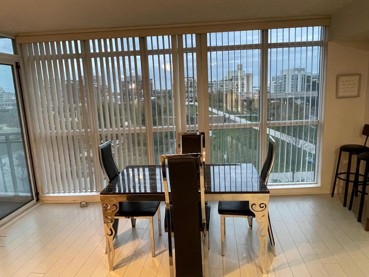 Cozy Open Concept 2Br 2Bath W/Parking -Jays/Cn Apartment Toronto Bagian luar foto